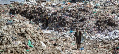 Nations sign up to end global scourge of plastic pollution