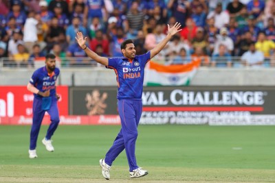 Bhuvneshwar Kumar, Pandya restrict Pakistan to 147