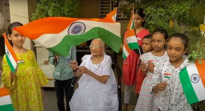 PM Modi's mother distributes national flags in her Gandhinagar residence