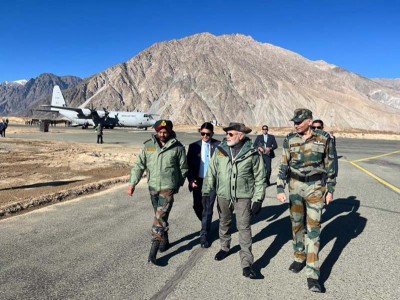 Narendra Modi reaches Kargil to celebrate Diwali with Indian soldiers