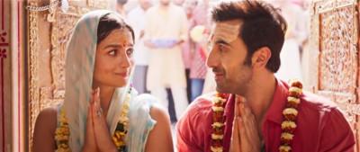 Makers release 'Kesariya' song from Brahmastra, you can feel the pure chemistry shared between Ranbir Kapoor, Alia Bhatt