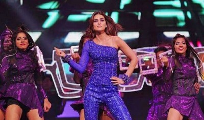 Kriti Sanon sets IIFA stage on fire with her high-octane performance