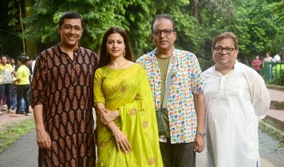 Kolkata: Koel Mallick, Arindam Sil, others visit Zoo for 'Jongole Mitin Mashi'