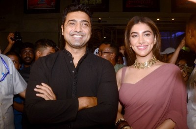 Glimpses of a star-studded premiere of Dev's Byomkesh O Durgo Rohosyo