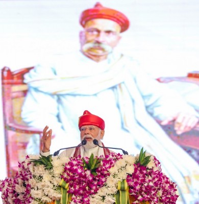 PM Modi receives Lokmanya Tilak National Award in Pune