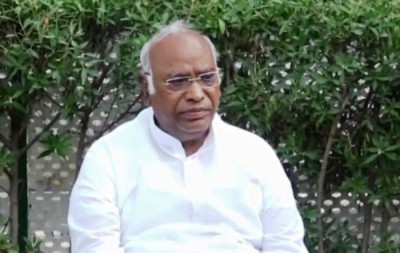 Kharge slams Karnataka Dy CM Shivakumar over his stance on caste census