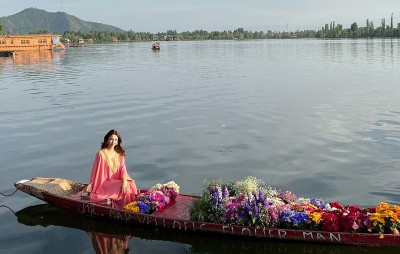 Actor Saumya Tandon is enjoying her magical moments in 'Jannat' Jammu and Kashmir