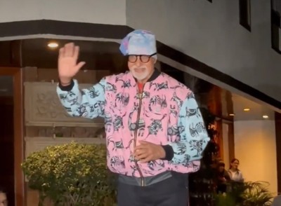 Amitabh Bachchan greets fans outside Jalsa on 81st birthday