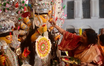 Bengal bids adieu to Goddess Durga