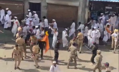 Maharashtra Police baton-charges devotees for flouting entry rules in Alandi temple; Opposition reacts