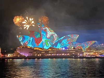 Illuminated Sydney harbour front draws global footfalls