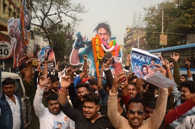 Fans celebrate Shah Rukh Khan’s ‘Pathaan’ comeback