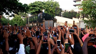 Two men break into Shah Rukh Khan's bungalow Mannat, apprehended