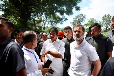 Rahul Gandhi stopped by Manipur Police in Bishnupur