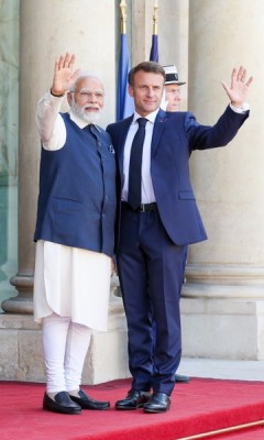 PM Modi welcomed by French Prez Emmanuel Macron at Elysee Palace in Paris