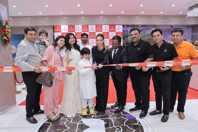 Malaika Arora unveils Kalyan Jewellers' new showroom in Karnal at Dyal Singh Colony