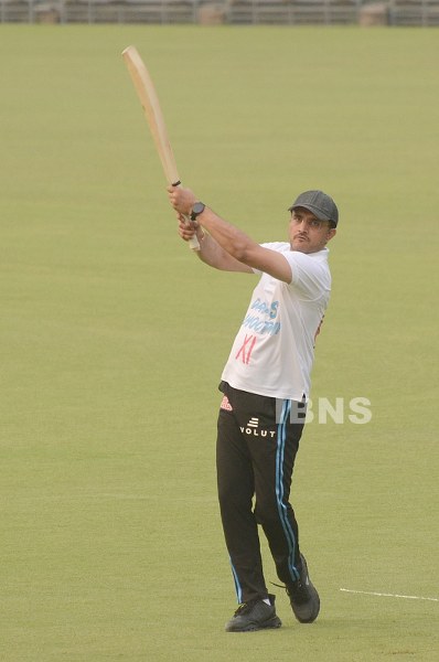 Ranbir Kapoor, Sourav Ganguly at Eden Gardens for cricket and Tu Jhoothi Main Makkaar