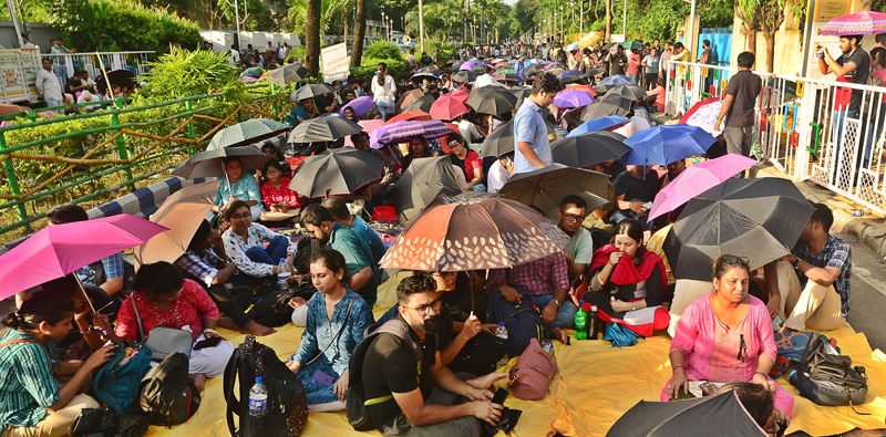 RG Kar: Junior doctors protest outside Swasthya Bhavan in Salt Lake defying Supreme Court deadline