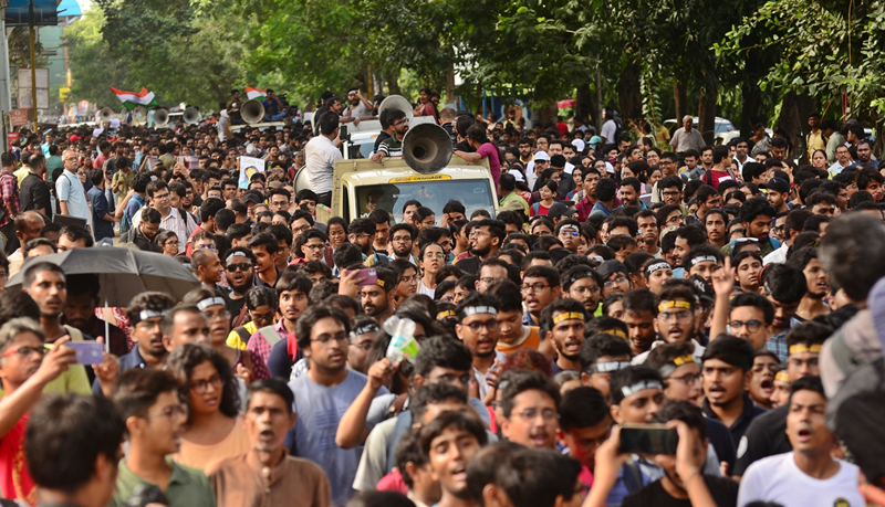 RG Kar: Junior doctors protest outside Swasthya Bhavan in Salt Lake defying Supreme Court deadline