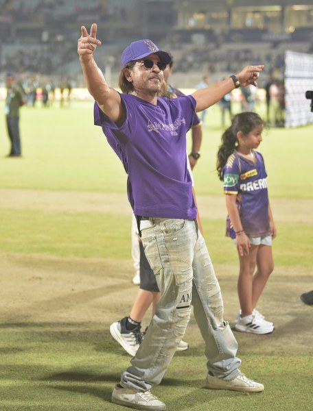 Shah Rukh Khan, son AbRam take victory lap post KKR's win at Eden Gardens