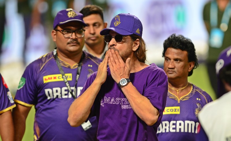 Shah Rukh Khan, son AbRam take victory lap post KKR's win at Eden Gardens