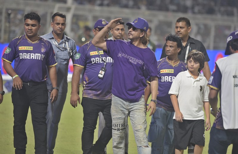 Shah Rukh Khan, son AbRam take victory lap post KKR's win at Eden Gardens