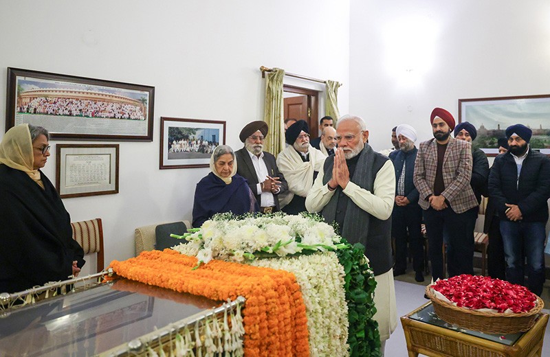 In images: PM Modi pays last respect to Manmohan Singh