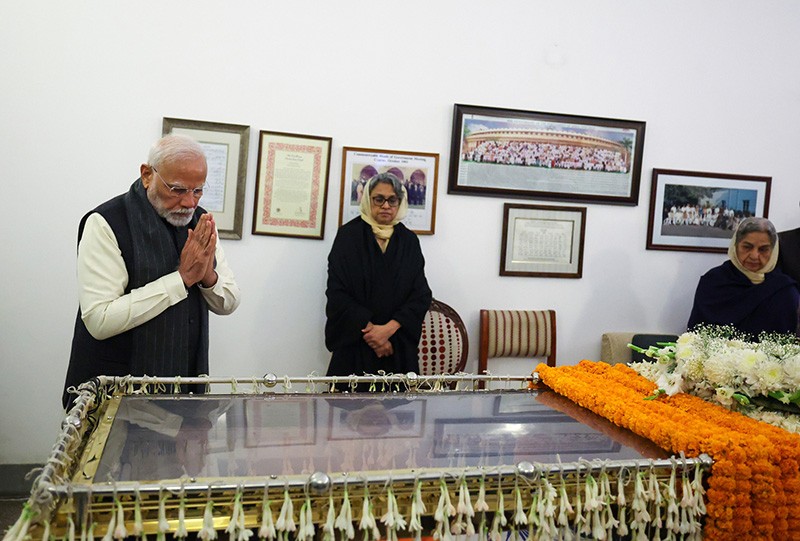 In images: PM Modi pays last respect to Manmohan Singh