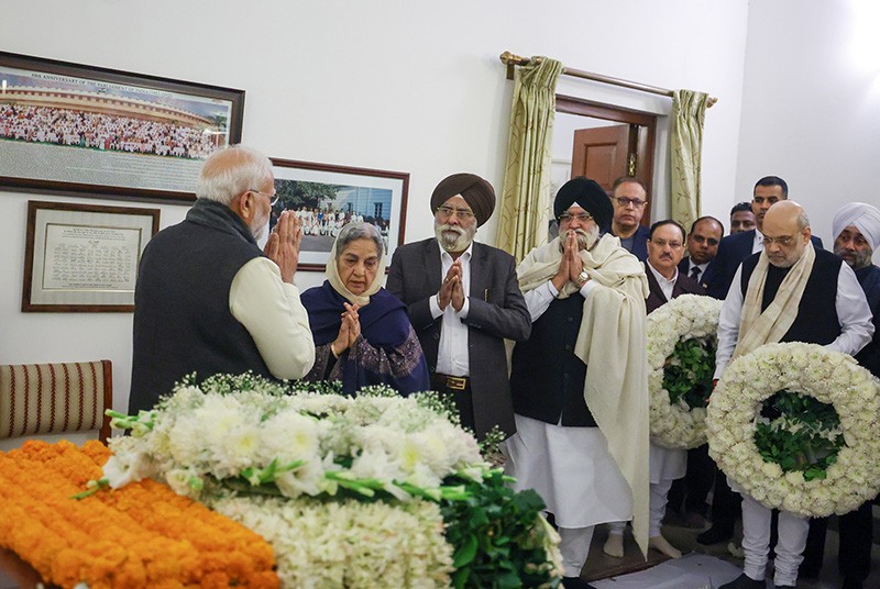 In images: PM Modi pays last respect to Manmohan Singh