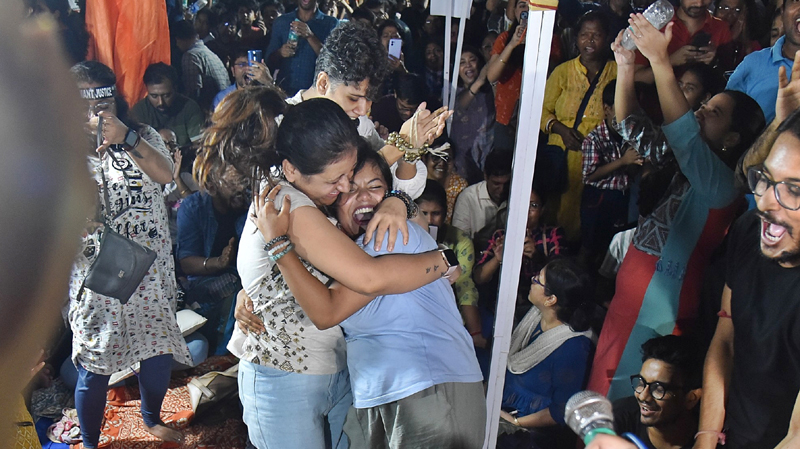 Bengal junior doctors celebrate Mamata Banerjee's administrative rejig in face of protests