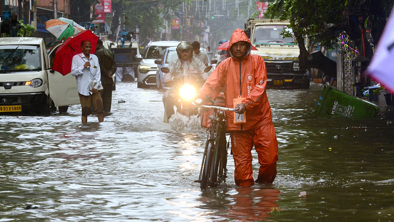 Cyclone Dana: Heavy rains lash Kolkata, widespread waterlogging reported from several areas