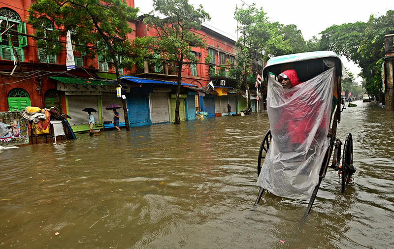 Cyclone Dana: Heavy rains lash Kolkata, widespread waterlogging reported from several areas