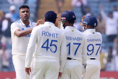 Second Test: New Zealand 92/2 at lunch on day 1 against India