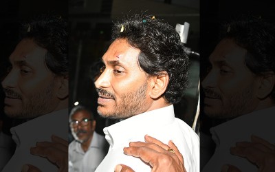 Andhra CM Jagan Mohan Reddy injured in stone pelting incident in Vijayawada