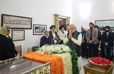 In images: PM Modi pays last respect to Manmohan Singh