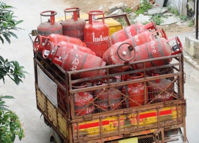 Commercial LPG cylinder rate increased by Rs 48.5 ahead of festive season