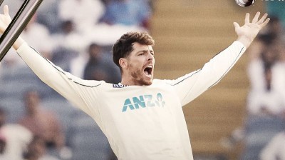 New Zealand throttle India in second Test, Santner picks 7 wickets