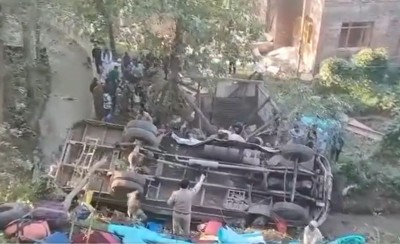 3 BSF jawans dead, 6 injured as bus falls into gorge in J&K's Budgam