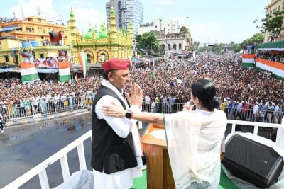 BJP-led Central government is not stable and it will collapse anyday, says Mamata Banerjee during her Martyrs' Day rally