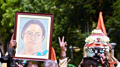 TMC celebrates win in Lok Sabha polls in Bengal