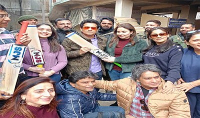 Cricket icon Sachin Tendulkar visits bat maker unit in south Kashmir