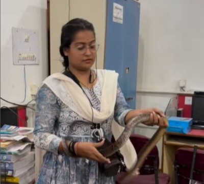 Chhattisgarh: Woman bravely rescues snake from office with bare hands, video goes viral