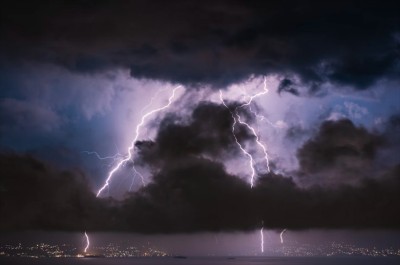 Heavy rain, thunderstorm hit UAE once again, several flights cancelled