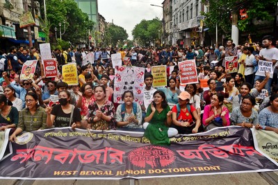 RG Kar protests: Junior doctors, denied march to Kolkata police headquarters, camp on road overnight