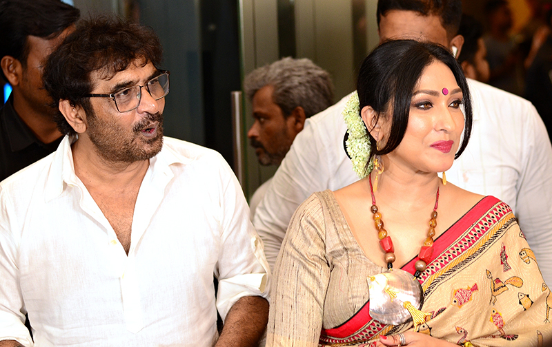 Prosenjit Chatterjee-Rituparna Sengupta's Ajogya releases, here are glimpses from special screening