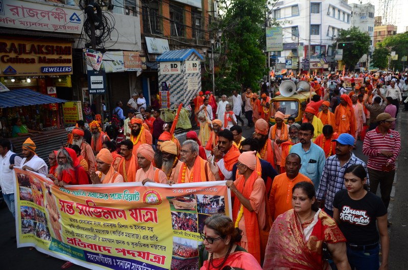 Sadhus hit streets in Kolkata against Mamata remark on Kartik Maharaja