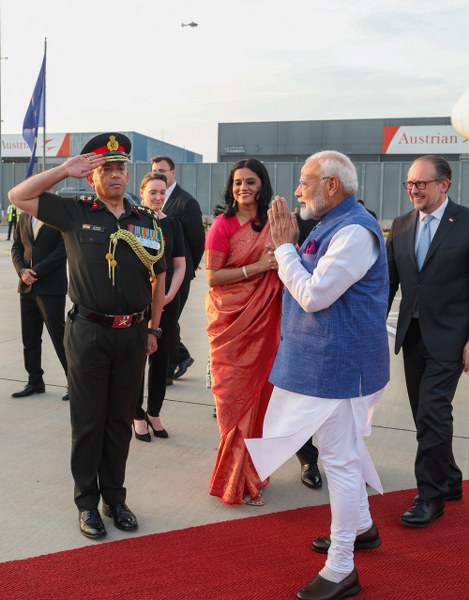 Indian PM Narendra Modi arrives in Vienna