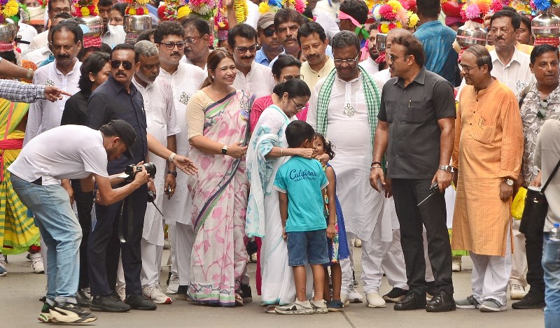 Mamata Banerjee holds roadshow in south Kolkata on last day of LS poll campaigning