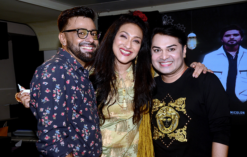 Rituparna Sengupta, others celebrate Dabaru's box office run