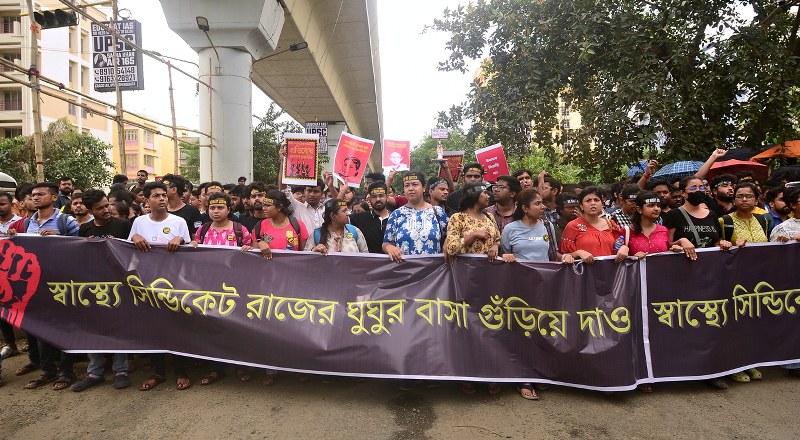 RG Kar: Junior doctors protest outside Swasthya Bhavan in Salt Lake defying Supreme Court deadline